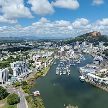 Oaks Townsville Metropole Hotel Екстер'єр фото