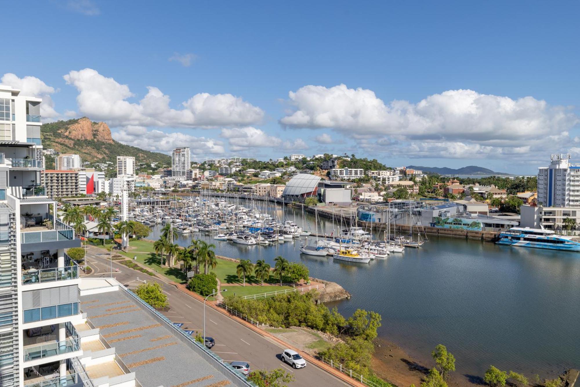 Oaks Townsville Metropole Hotel Екстер'єр фото
