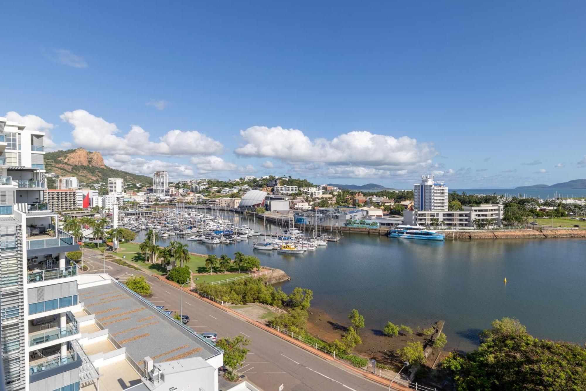 Oaks Townsville Metropole Hotel Екстер'єр фото