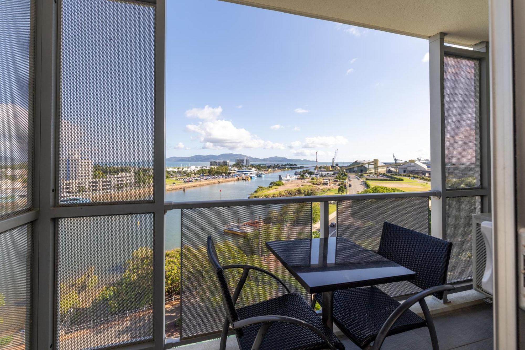 Oaks Townsville Metropole Hotel Екстер'єр фото