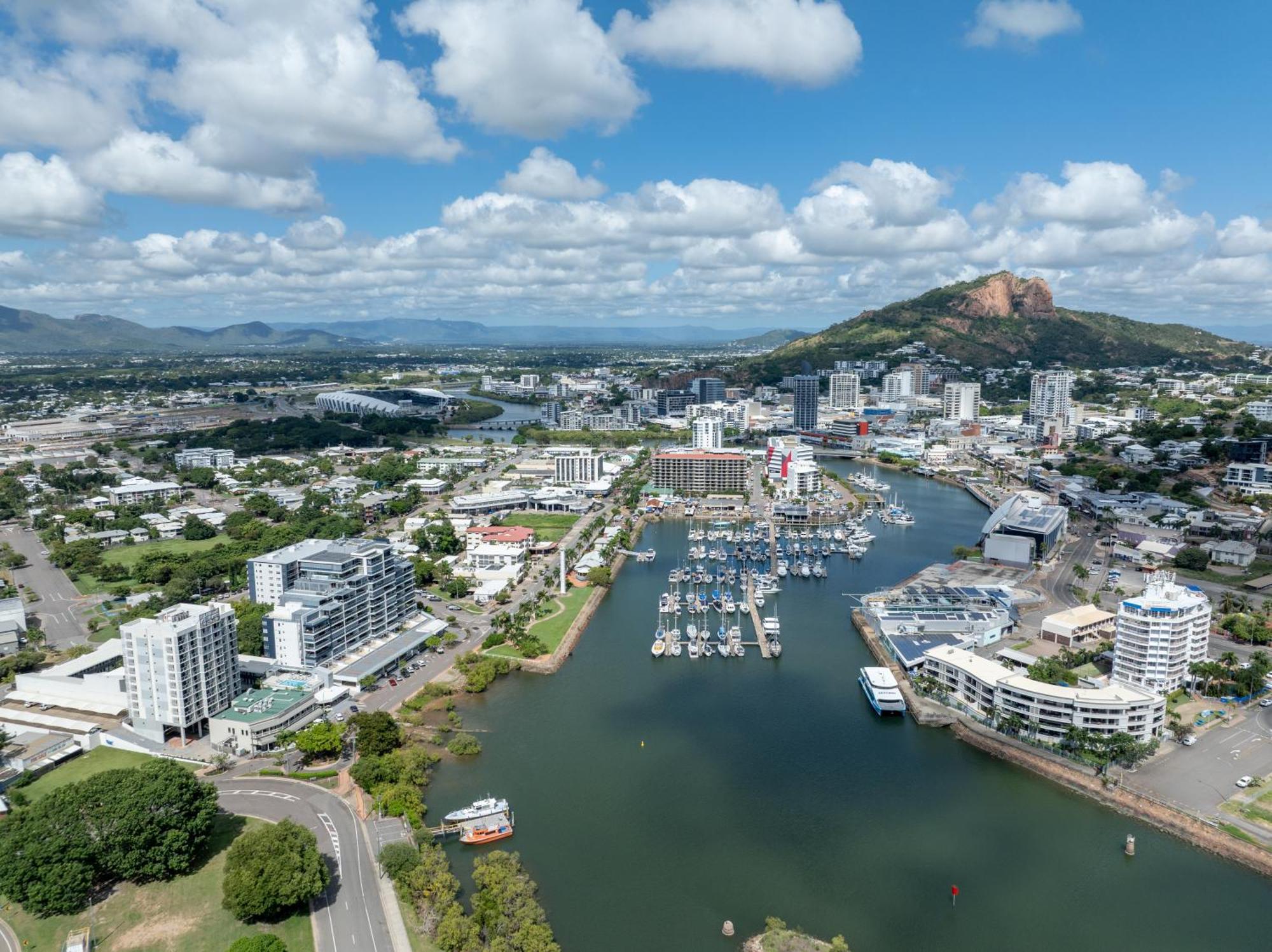 Oaks Townsville Metropole Hotel Екстер'єр фото