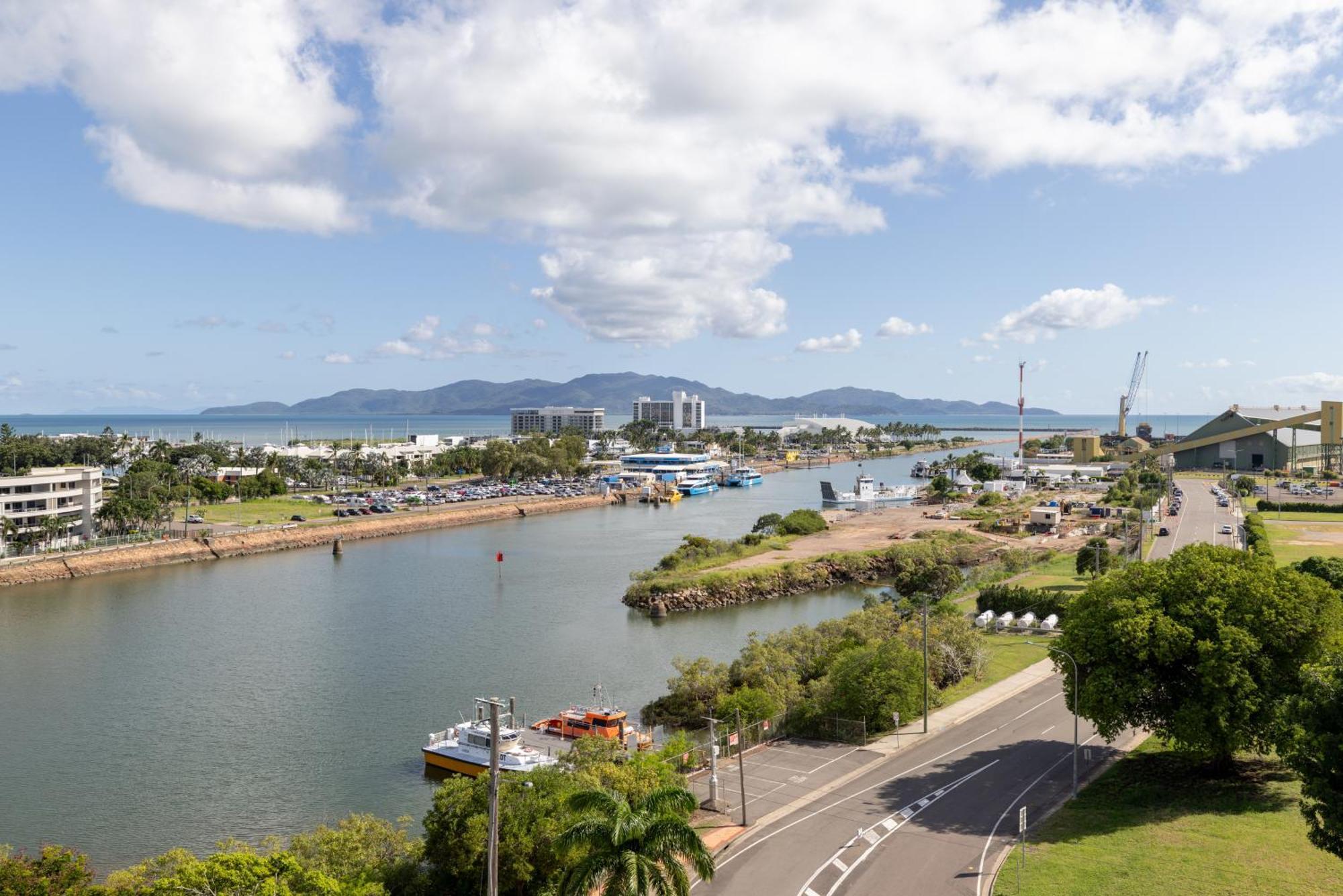 Oaks Townsville Metropole Hotel Екстер'єр фото