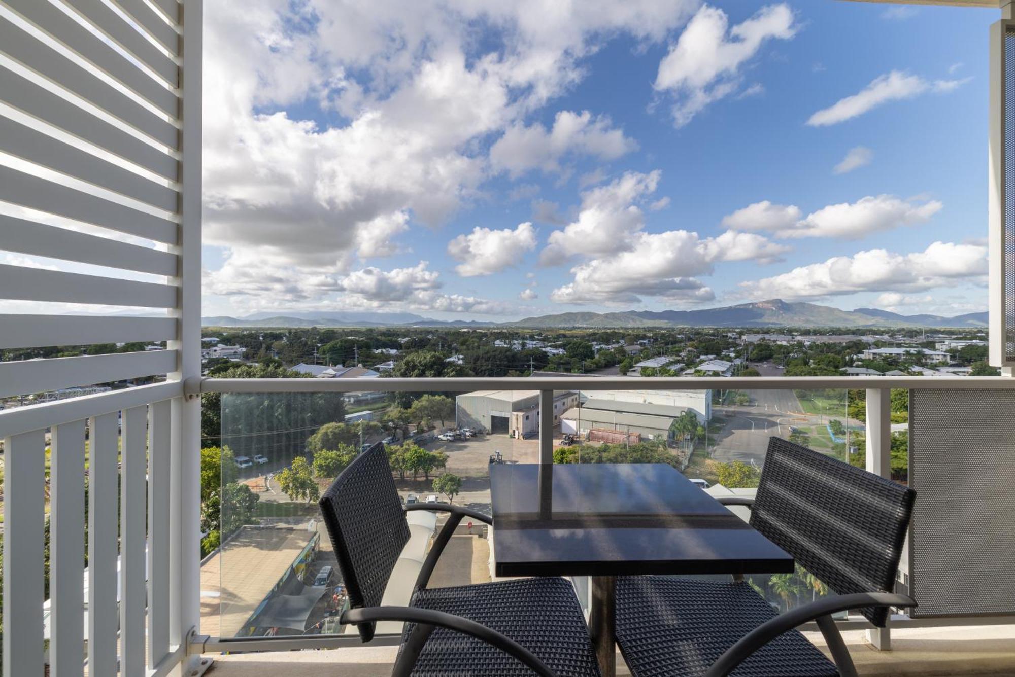Oaks Townsville Metropole Hotel Екстер'єр фото