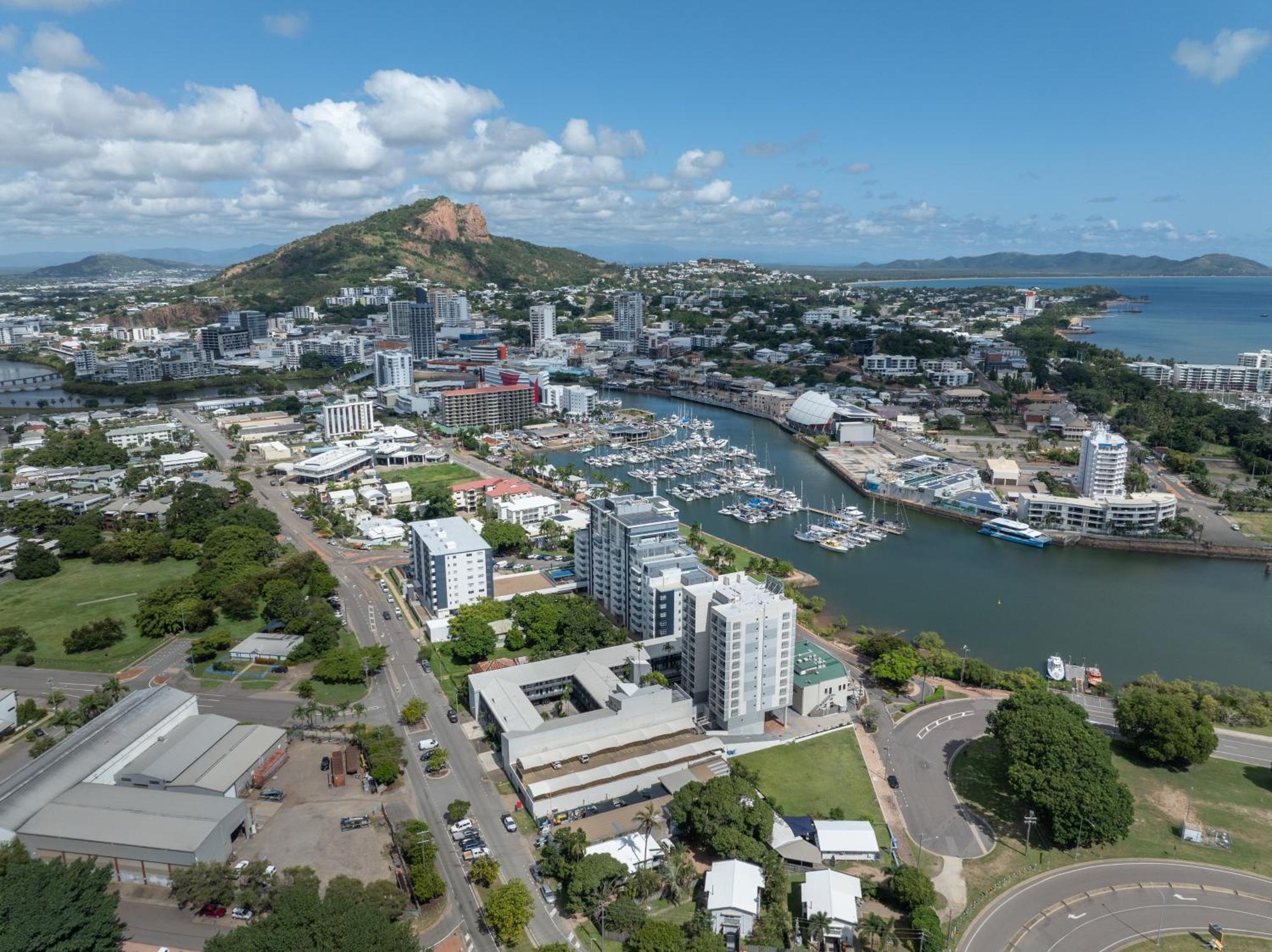 Oaks Townsville Metropole Hotel Екстер'єр фото