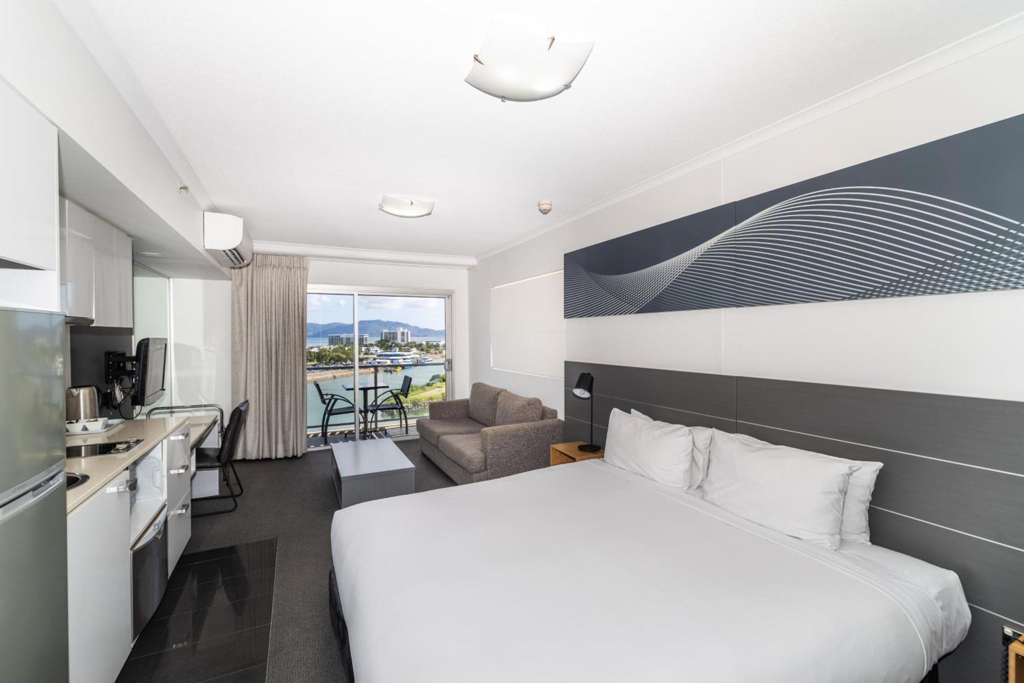 Oaks Townsville Metropole Hotel Екстер'єр фото