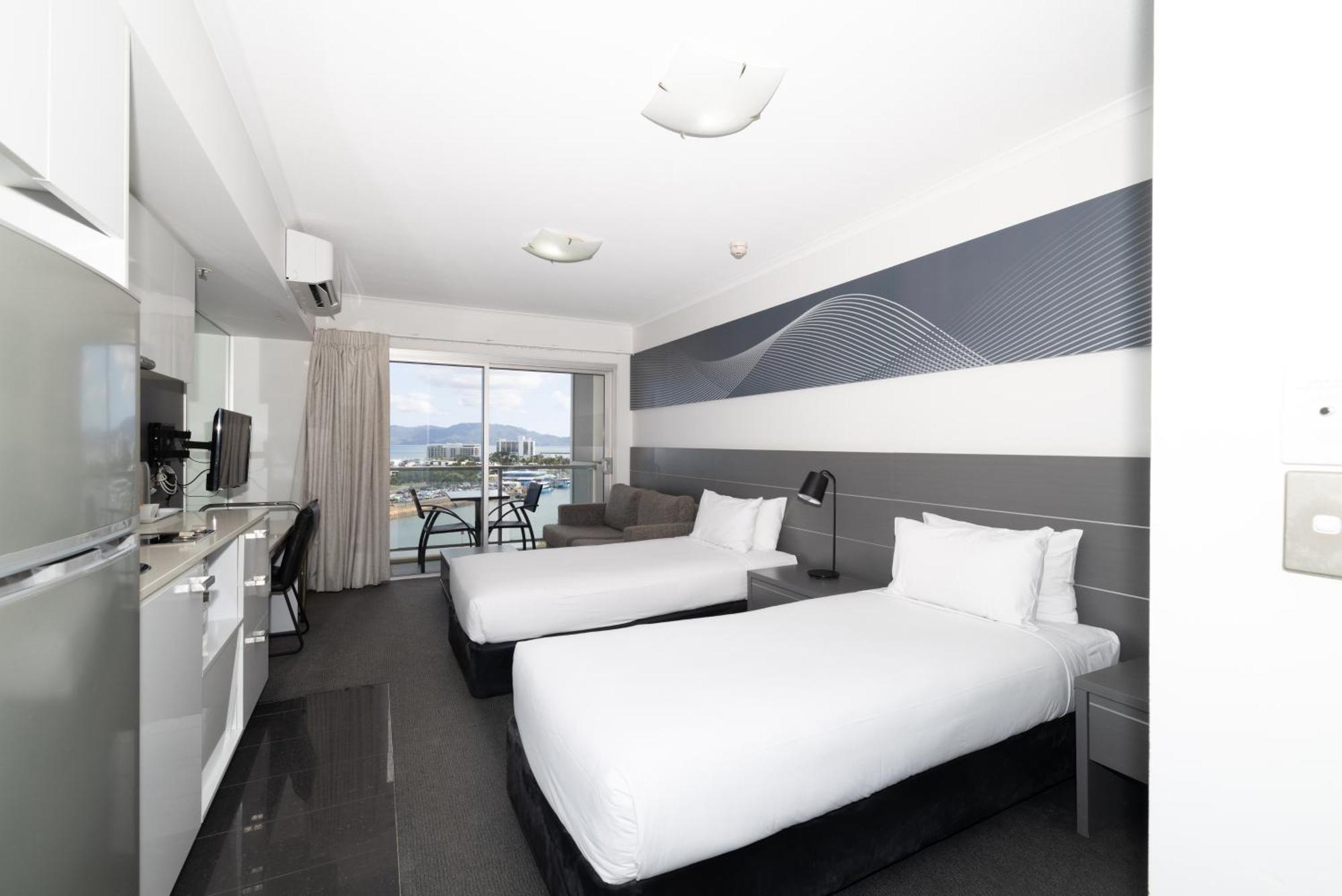 Oaks Townsville Metropole Hotel Екстер'єр фото